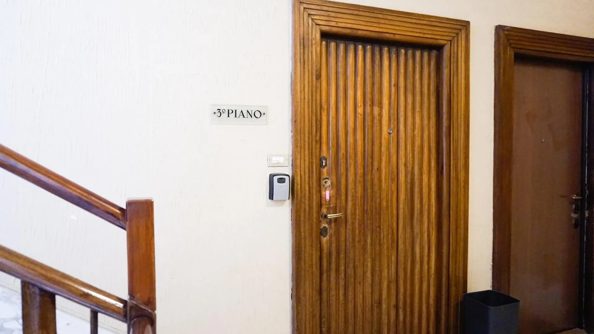 Easy Room Italy Balcony Apartments Milan