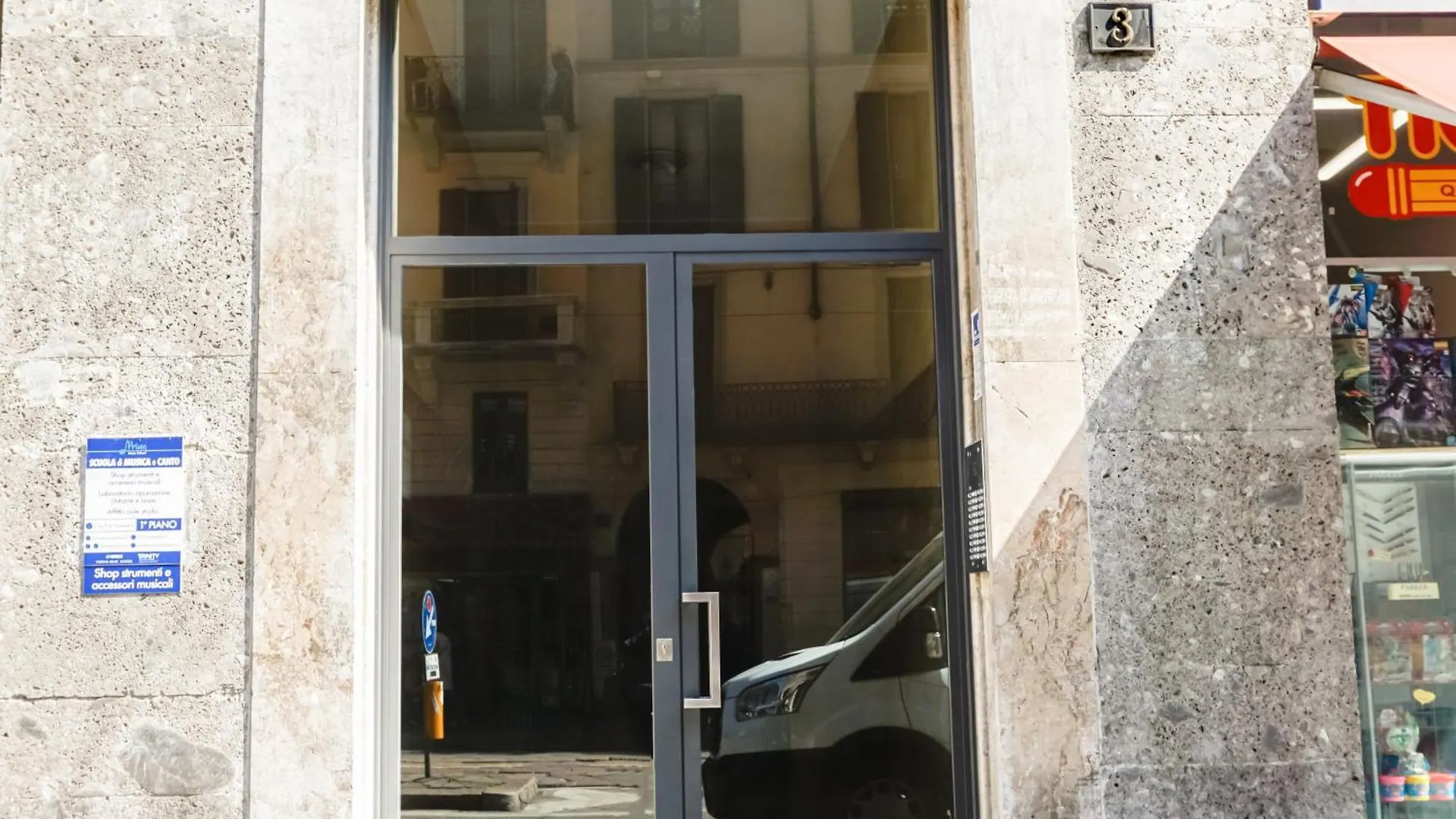 Easy Room Italy Balcony Apartments Milan